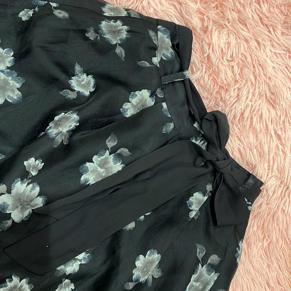 Chic Japanese A line skirt_ length to knee for 5’3 girl and size 36/4 - Picture 2 of 4